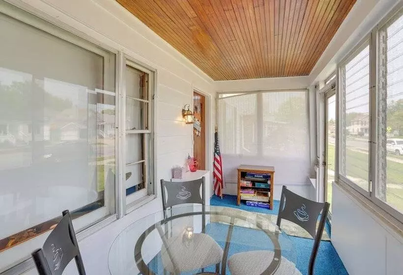 Home W/ Screened In Porch < 1 Mi To Lake Erie