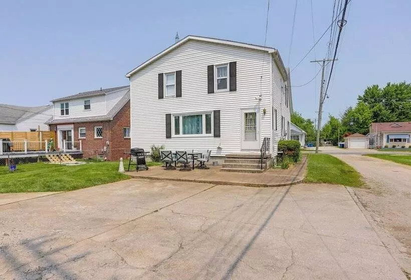 Home W/ Screened In Porch < 1 Mi To Lake Erie