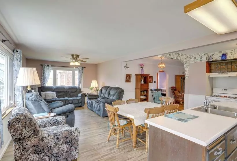 Home W/ Screened In Porch < 1 Mi To Lake Erie