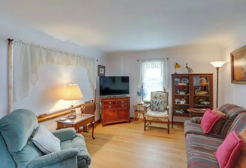 Home W/ Screened In Porch < 1 Mi To Lake Erie