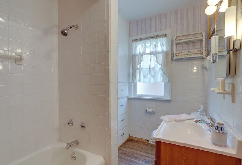 Home W/ Screened In Porch < 1 Mi To Lake Erie