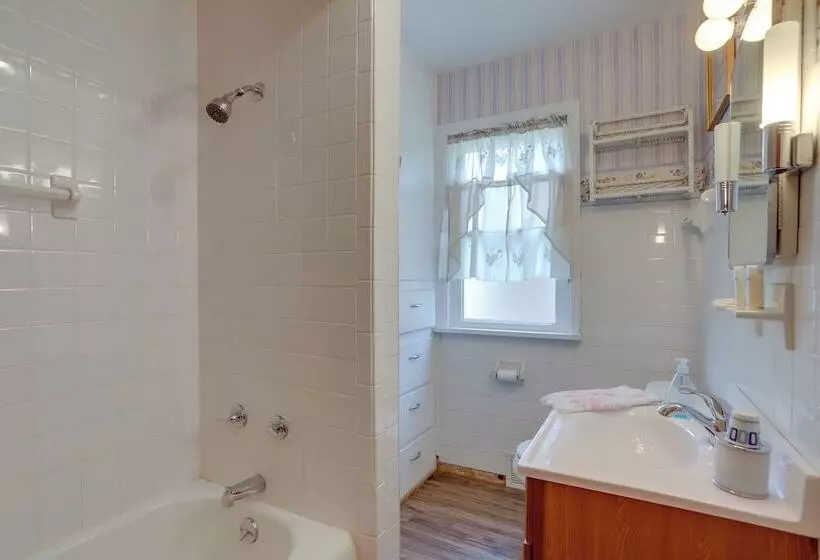 Home W/ Screened In Porch < 1 Mi To Lake Erie