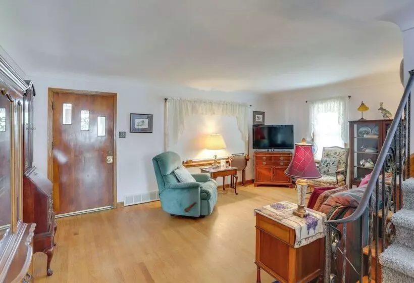 Home W/ Screened In Porch < 1 Mi To Lake Erie