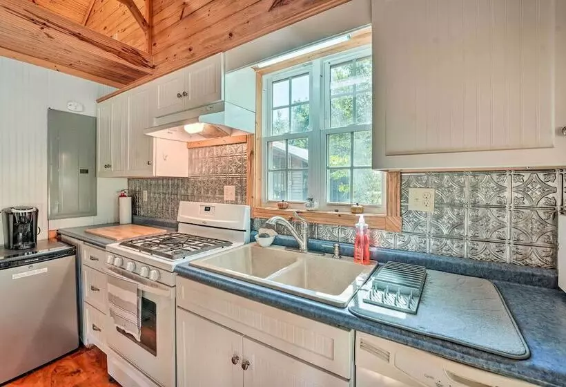 Idyllic Cabin W/ Fire Pit, Kayak On Site!