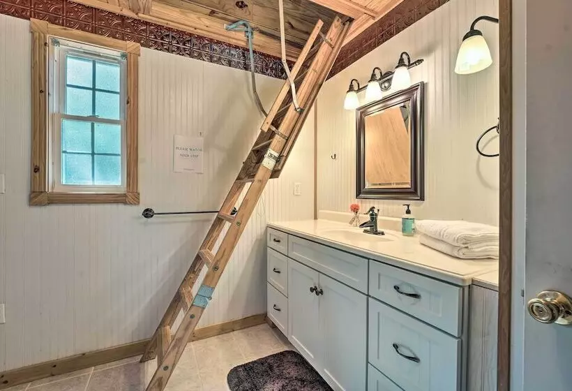 Idyllic Cabin W/ Fire Pit, Kayak On Site!