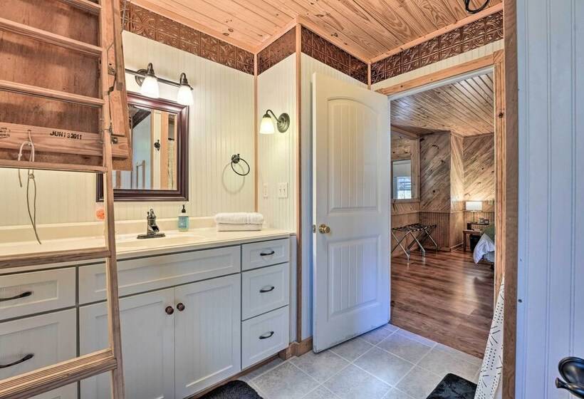 Idyllic Cabin W/ Fire Pit, Kayak On Site!