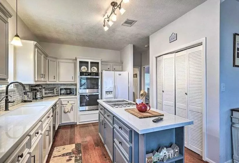 Waterfront Home W/ Boat Dock On Lake Conroe!