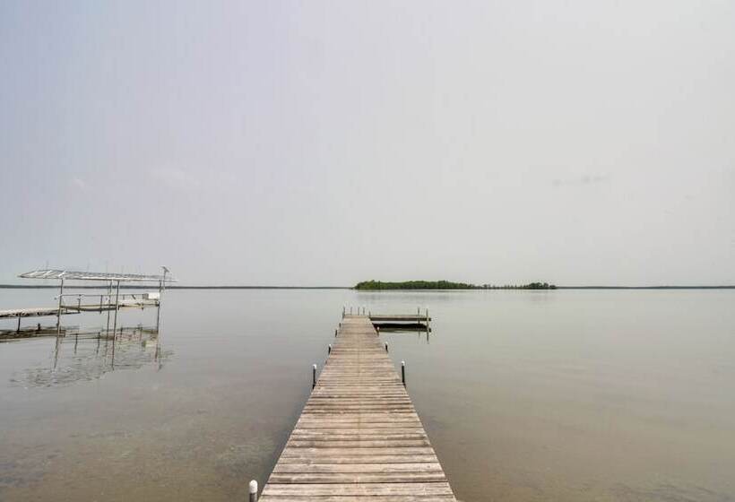 Pelican Lake Retreat W/ Fire Pit, Dock & Grill!
