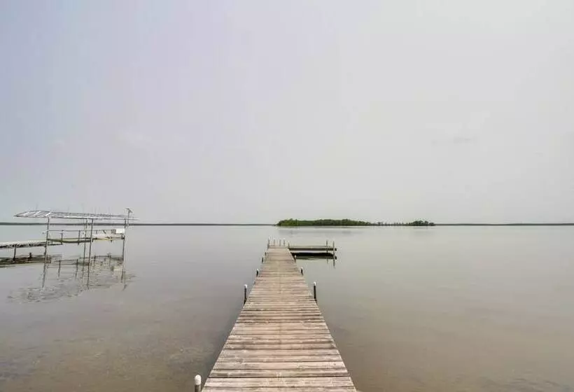 Pelican Lake Retreat W/ Fire Pit, Dock & Grill!