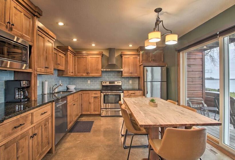 Pelican Lake Retreat W/ Fire Pit, Dock & Grill!