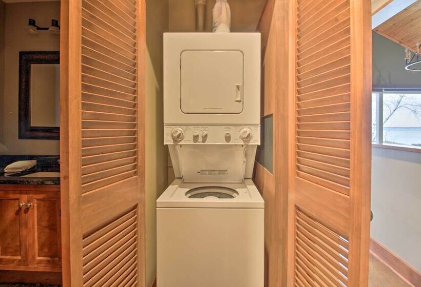 Pelican Lake Retreat W/ Fire Pit, Dock & Grill!