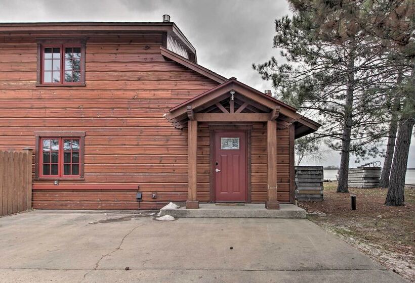 Pelican Lake Retreat W/ Fire Pit, Dock & Grill!