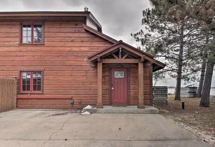 Pelican Lake Retreat W/ Fire Pit, Dock & Grill!