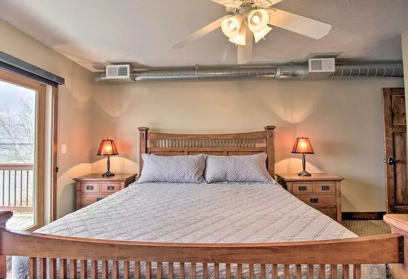 Pelican Lake Retreat W/ Fire Pit, Dock & Grill!