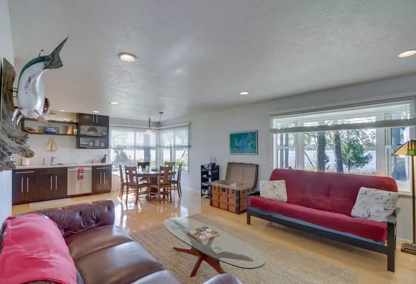 Lakefront Walker Home W/ Boat Dock & Lift!