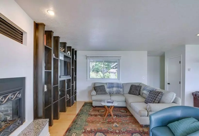 Lakefront Walker Home W/ Boat Dock & Lift!