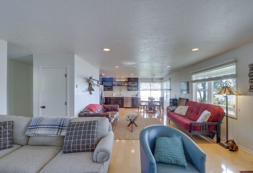 Lakefront Walker Home W/ Boat Dock & Lift!