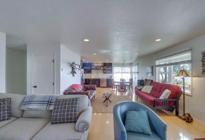 Lakefront Walker Home W/ Boat Dock & Lift!