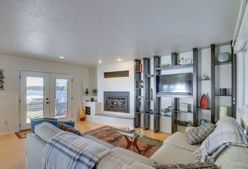 Lakefront Walker Home W/ Boat Dock & Lift!