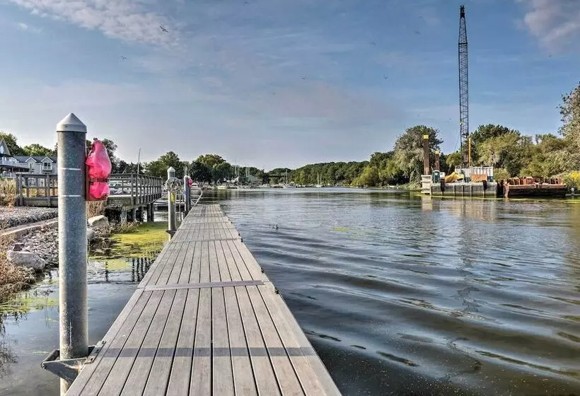 Lakeside Kent Home W/ Pier + Boat Ramp Access