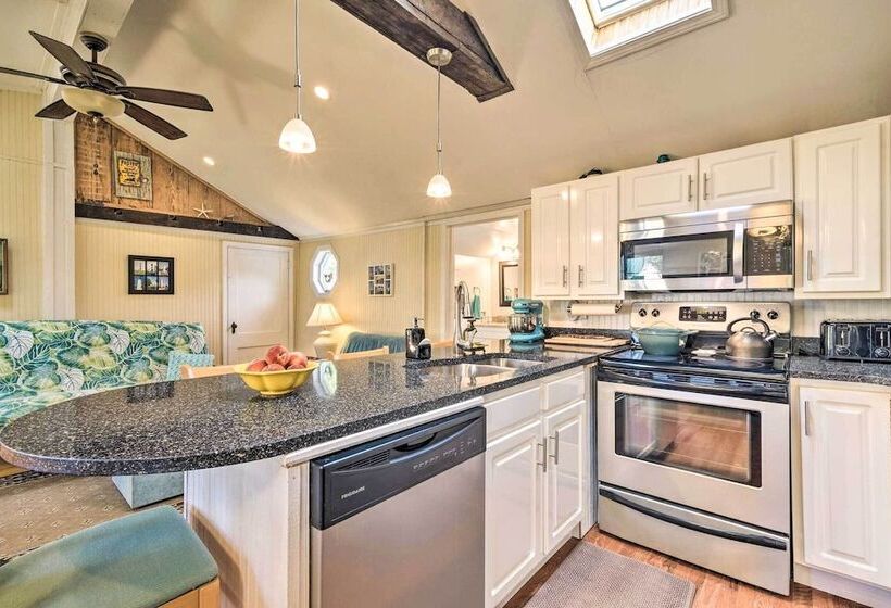 Lakeside Kent Home W/ Pier + Boat Ramp Access