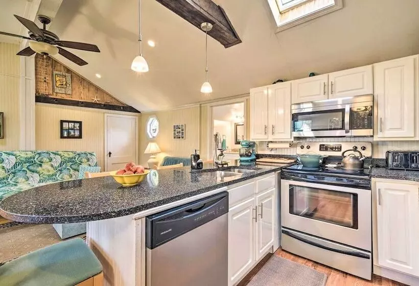 Lakeside Kent Home W/ Pier + Boat Ramp Access