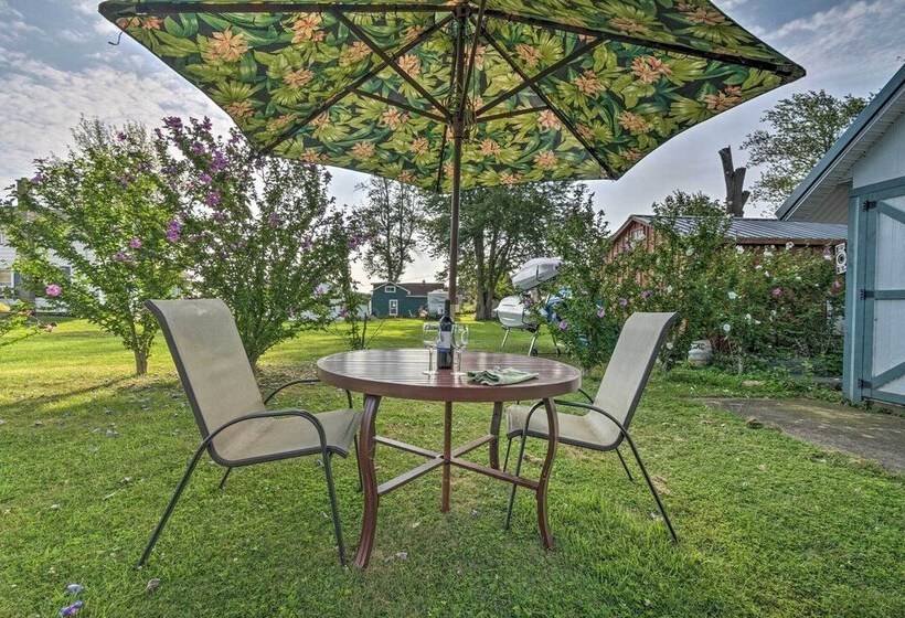 Lakeside Kent Home W/ Pier + Boat Ramp Access