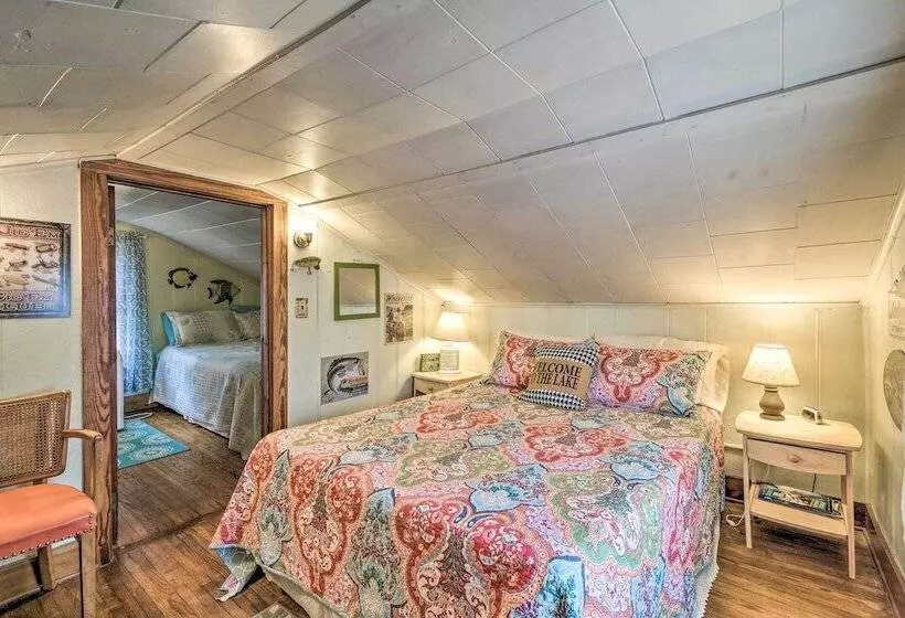 Lakeside Kent Home W/ Pier + Boat Ramp Access