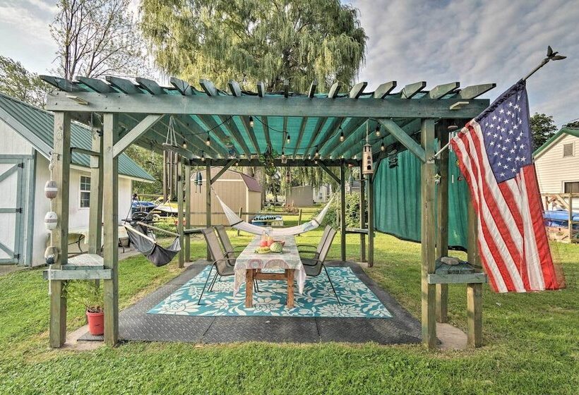 Lakeside Kent Home W/ Pier + Boat Ramp Access