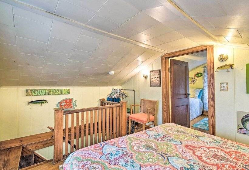 Lakeside Kent Home W/ Pier + Boat Ramp Access