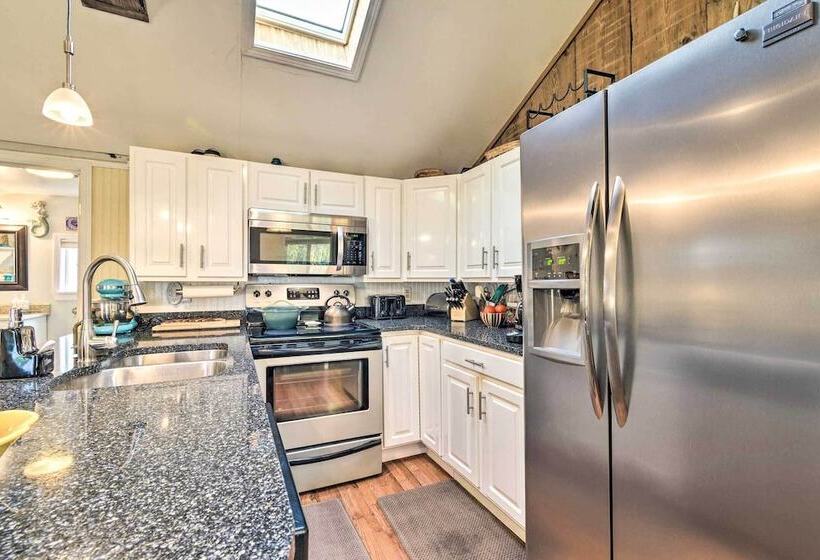 Lakeside Kent Home W/ Pier + Boat Ramp Access