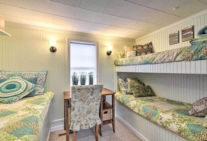 Lakeside Kent Home W/ Pier + Boat Ramp Access