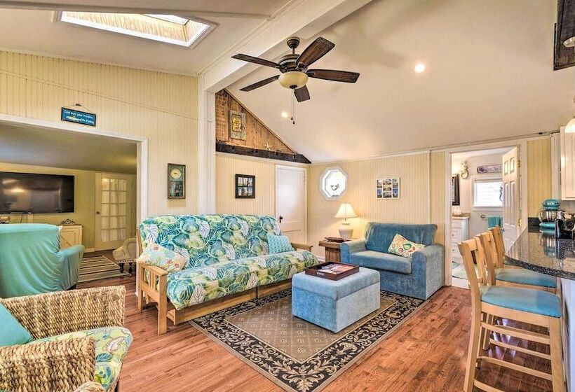 Lakeside Kent Home W/ Pier + Boat Ramp Access