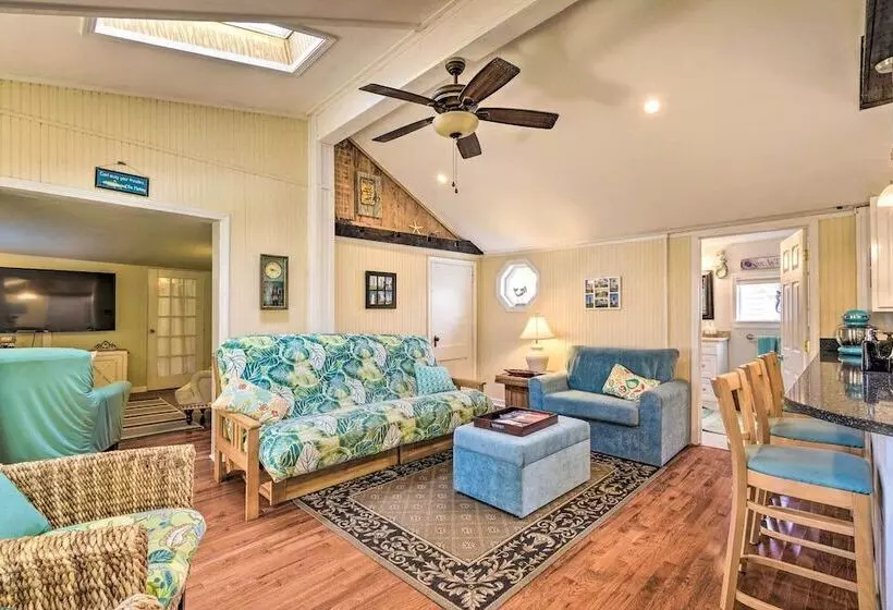 Lakeside Kent Home W/ Pier + Boat Ramp Access