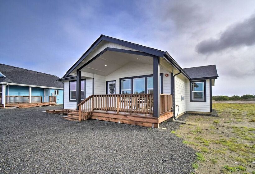 Modern Ocean Shores Home, 2 Mi To Beach!