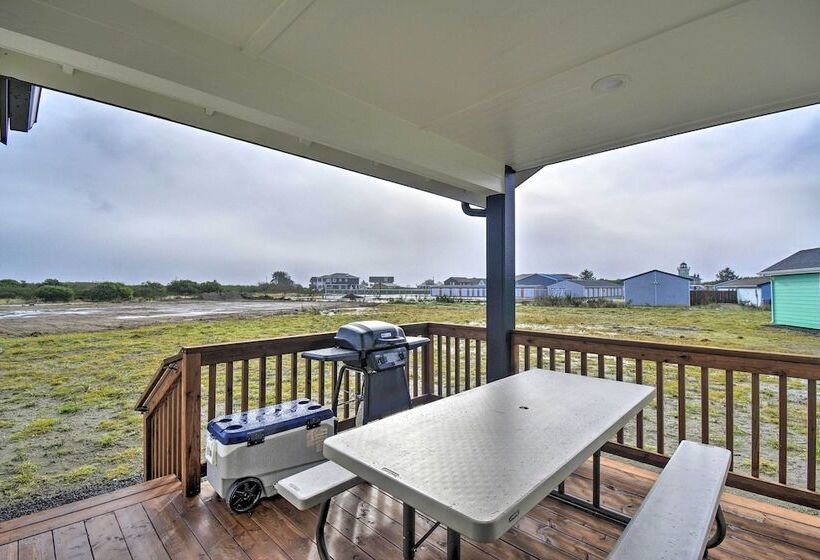 Modern Ocean Shores Home, 2 Mi To Beach!