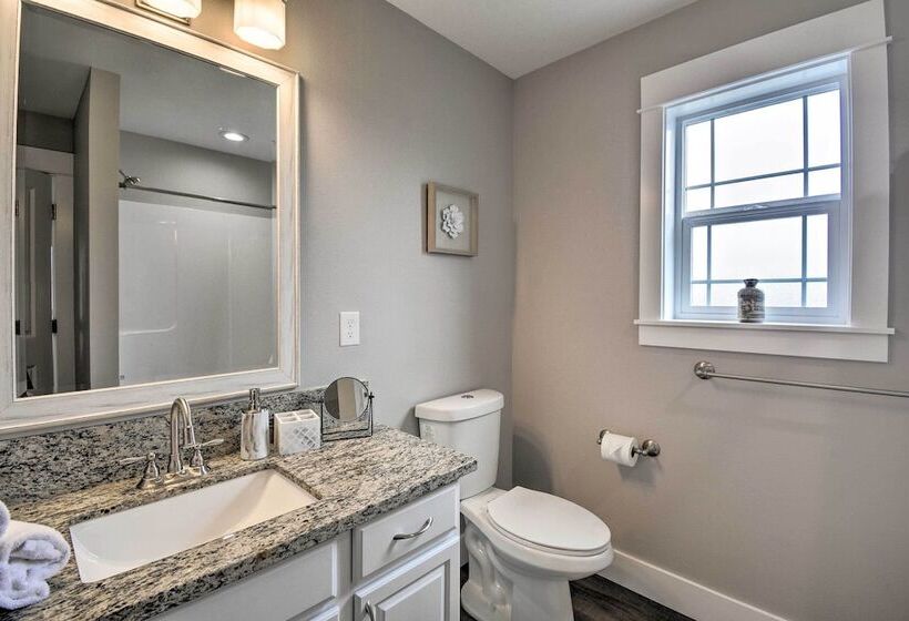 Modern Ocean Shores Home, 2 Mi To Beach!