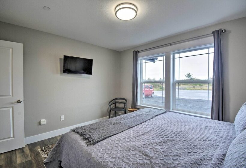 Modern Ocean Shores Home, 2 Mi To Beach!