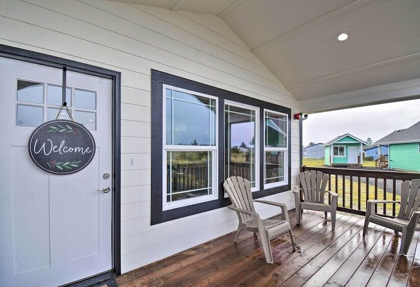 Modern Ocean Shores Home, 2 Mi To Beach!
