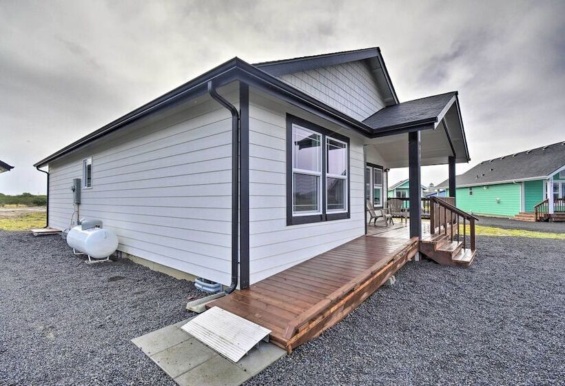 Modern Ocean Shores Home, 2 Mi To Beach!
