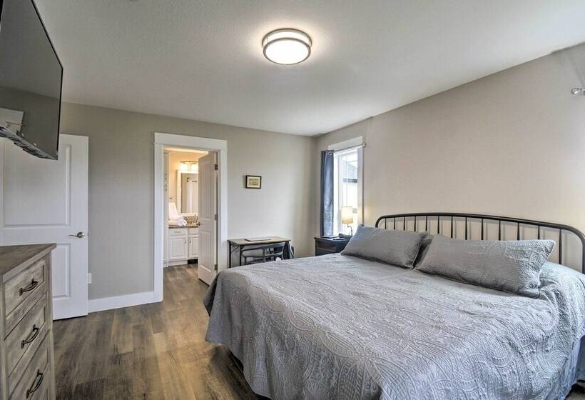 Modern Ocean Shores Home, 2 Mi To Beach!