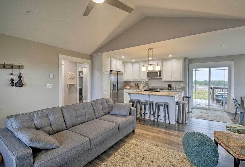 Modern Ocean Shores Home, 2 Mi To Beach!