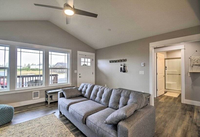 Modern Ocean Shores Home, 2 Mi To Beach!