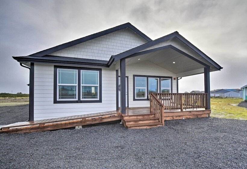 Modern Ocean Shores Home, 2 Mi To Beach!