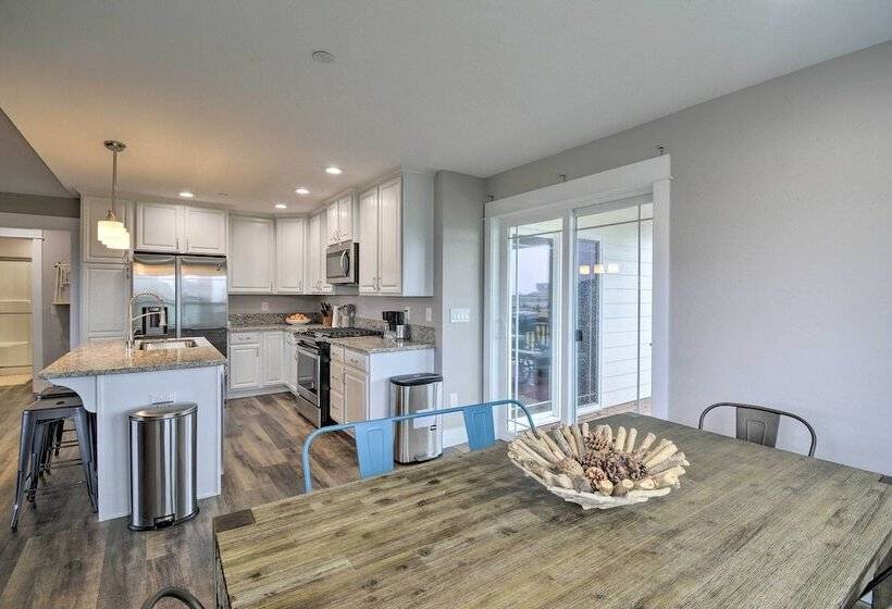 Modern Ocean Shores Home, 2 Mi To Beach!