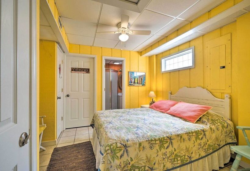 Peaceful Cottage By The Sea Oceanfront Home!