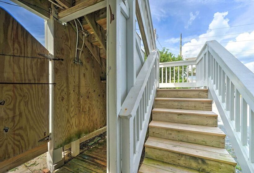 Peaceful Cottage By The Sea Oceanfront Home!