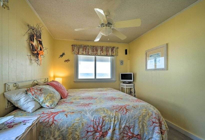 Peaceful Cottage By The Sea Oceanfront Home!