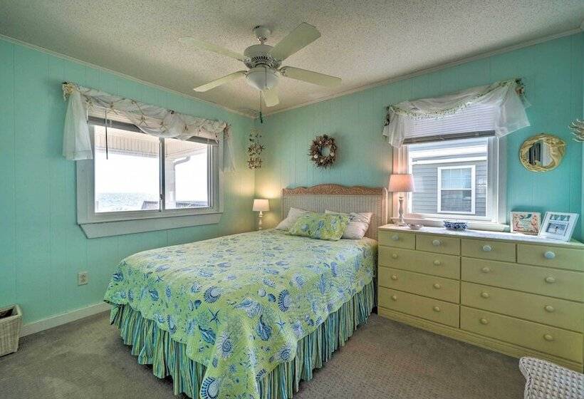 Peaceful Cottage By The Sea Oceanfront Home!