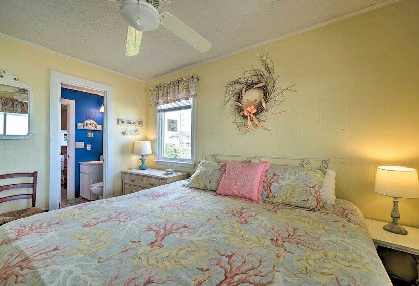 Peaceful Cottage By The Sea Oceanfront Home!